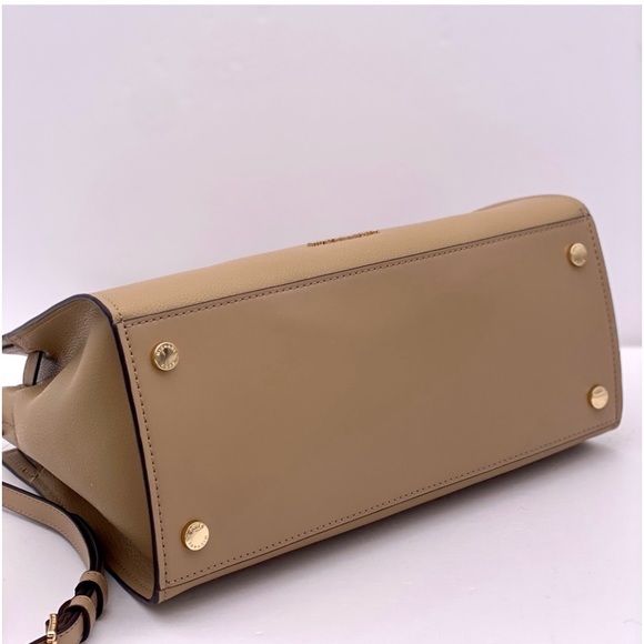 Michael Kors Hamilton
Medium Satchel and
Wallet Set Camel - Picture 11 of 13